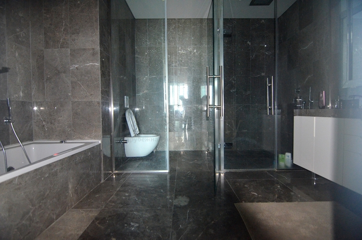 في قمة اشهر ابراج اسطنبول - بنتهاوس فاخرة جدا . 