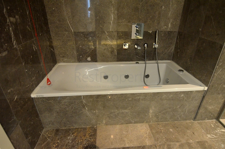 في قمة اشهر ابراج اسطنبول - بنتهاوس فاخرة جدا . 