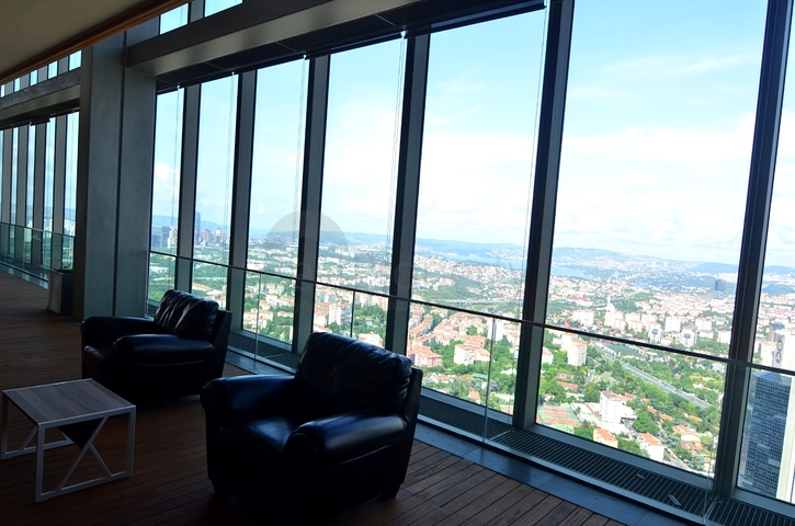 في قمة اشهر ابراج اسطنبول - بنتهاوس فاخرة جدا . 