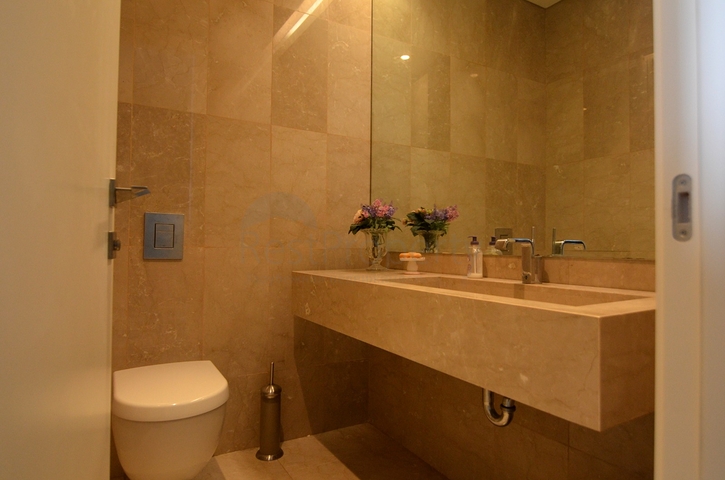 في قمة اشهر ابراج اسطنبول - بنتهاوس فاخرة جدا . 