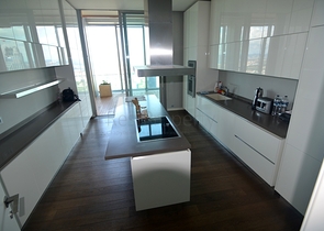 في قمة اشهر ابراج اسطنبول - بنتهاوس فاخرة جدا . 