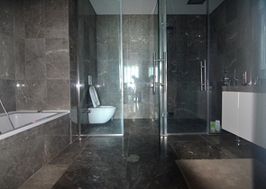 في قمة اشهر ابراج اسطنبول - بنتهاوس فاخرة جدا . 