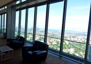 في قمة اشهر ابراج اسطنبول - بنتهاوس فاخرة جدا . 