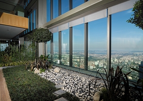 في قمة اشهر ابراج اسطنبول - بنتهاوس فاخرة جدا . 