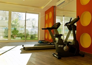 مجمع بخدمات 5 نجوم - شقة غرفة وصالة - مفروشة - قريبة من البحر - في مهموتلار / الانيا 