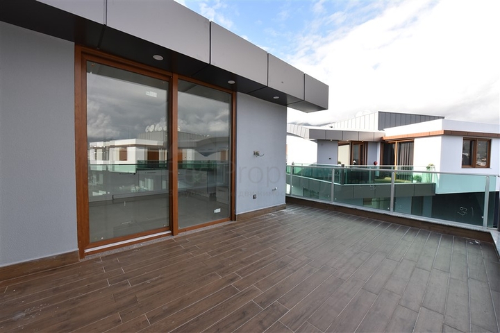 دوبلكس عائلية - مجمع فاخر -في منطقة اوبا / الانيا 