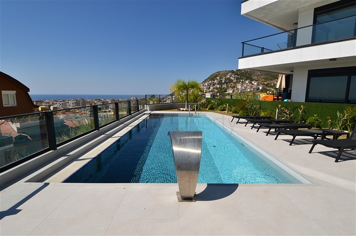 فخامة وتميز - اطلالة بحر وقلعة / دوبلكس فاخرة / الانيا 