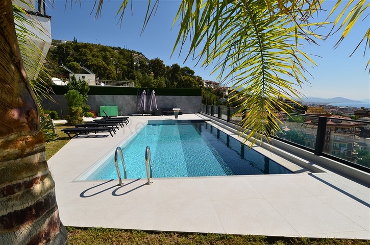 فخامة وتميز - اطلالة بحر وقلعة / دوبلكس فاخرة / الانيا 