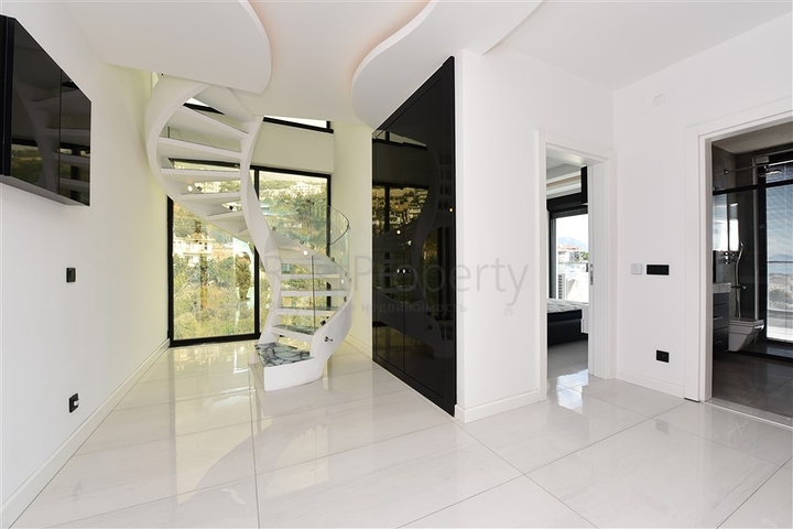 فخامة وتميز - اطلالة بحر وقلعة / دوبلكس فاخرة / الانيا 