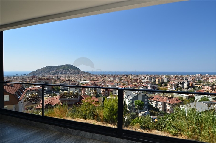 فخامة وتميز - اطلالة بحر وقلعة / دوبلكس فاخرة / الانيا 