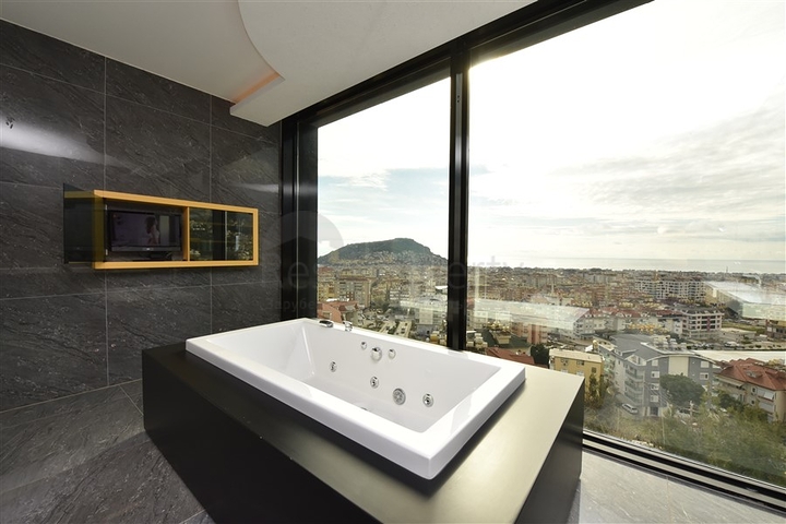 فخامة وتميز - اطلالة بحر وقلعة / دوبلكس فاخرة / الانيا 