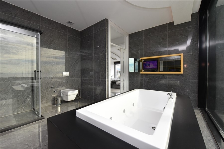 فخامة وتميز - اطلالة بحر وقلعة / دوبلكس فاخرة / الانيا 