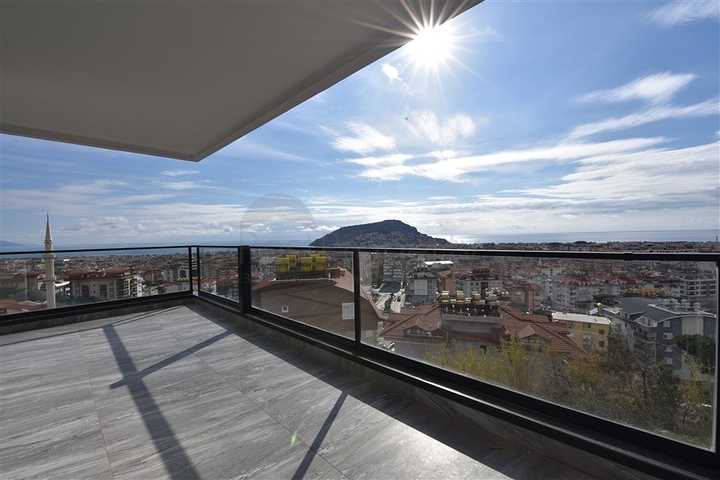 فخامة وتميز - اطلالة بحر وقلعة / دوبلكس فاخرة / الانيا 