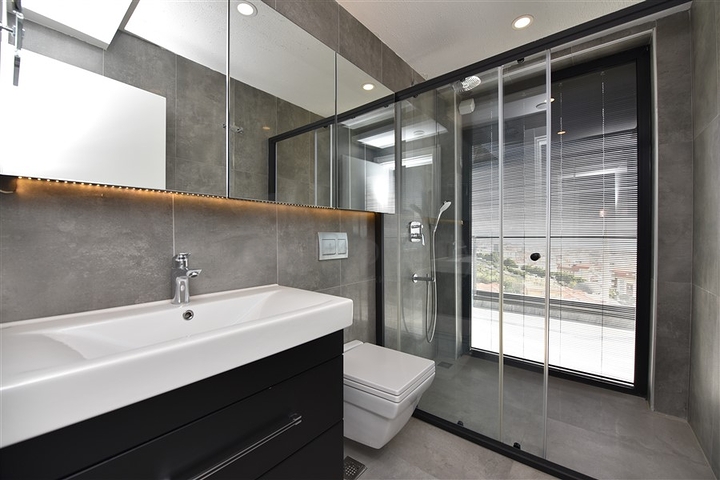 فخامة وتميز - اطلالة بحر وقلعة / دوبلكس فاخرة / الانيا 