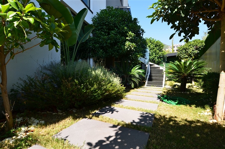 فخامة وتميز - اطلالة بحر وقلعة / دوبلكس فاخرة / الانيا 