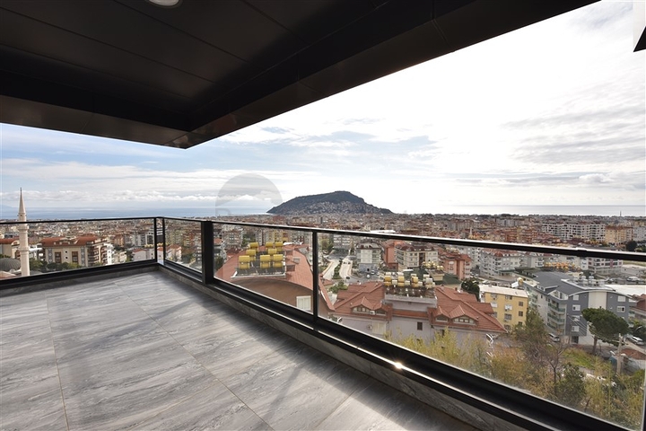 فخامة وتميز - اطلالة بحر وقلعة / دوبلكس فاخرة / الانيا 