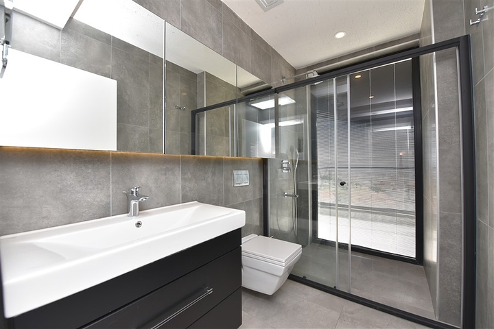 فخامة وتميز - اطلالة بحر وقلعة / دوبلكس فاخرة / الانيا 