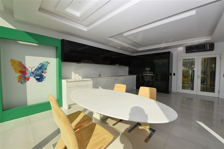 فخامة وتميز - اطلالة بحر وقلعة / دوبلكس فاخرة / الانيا 