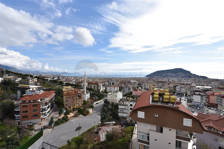 فخامة وتميز - اطلالة بحر وقلعة / دوبلكس فاخرة / الانيا 