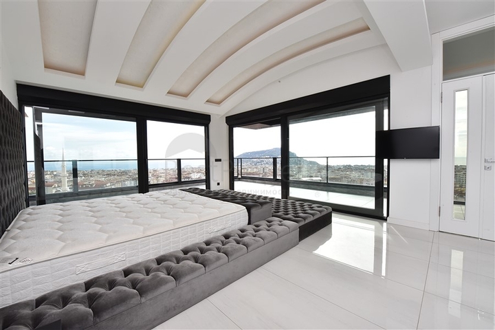 فخامة وتميز - اطلالة بحر وقلعة / دوبلكس فاخرة / الانيا 