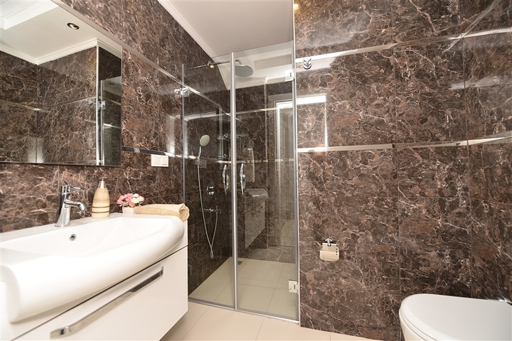 اطلالة بحرية ساحرة - دوبلكس فاخرة ضمن مجمع 5 نجوم - في كاستل / الانيا 