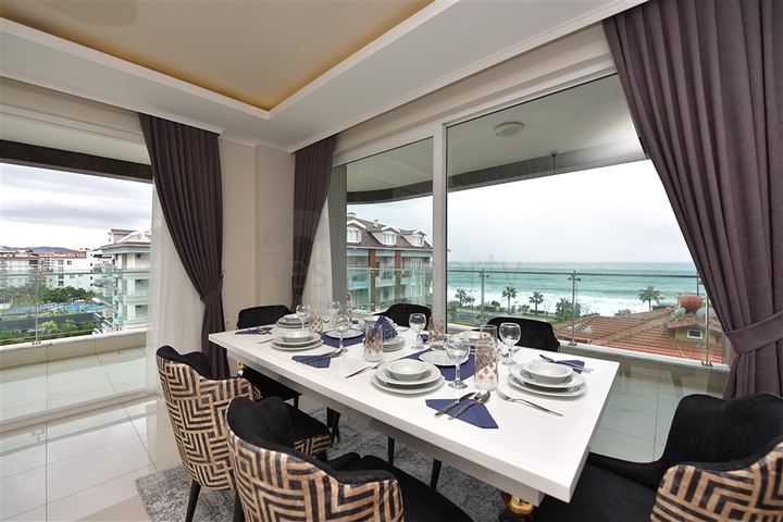 اطلالة بحرية ساحرة - دوبلكس فاخرة ضمن مجمع 5 نجوم - في كاستل / الانيا 