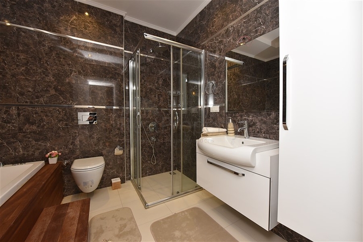 اطلالة بحرية ساحرة - دوبلكس فاخرة ضمن مجمع 5 نجوم - في كاستل / الانيا 