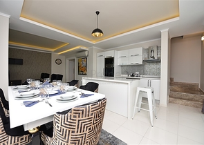 اطلالة بحرية ساحرة - دوبلكس فاخرة ضمن مجمع 5 نجوم - في كاستل / الانيا 