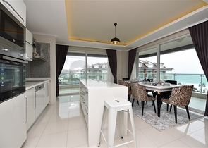 اطلالة بحرية ساحرة - دوبلكس فاخرة ضمن مجمع 5 نجوم - في كاستل / الانيا 