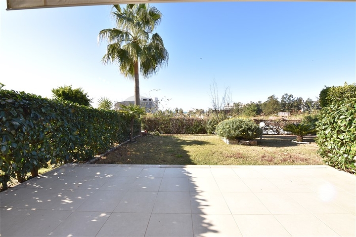 شقة غرفتين وصالة مع حديقة - ضمن مجمع سكني / كوناكليه / الانيا 