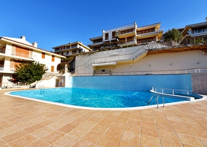 شقة غرفتين وصالة مع حديقة - ضمن مجمع سكني / كوناكليه / الانيا 