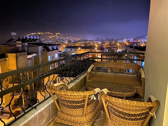 شقة غرفة وصالة - اكساء واثاث جديد - في منطقة حيوية - اوبا / الانيا 