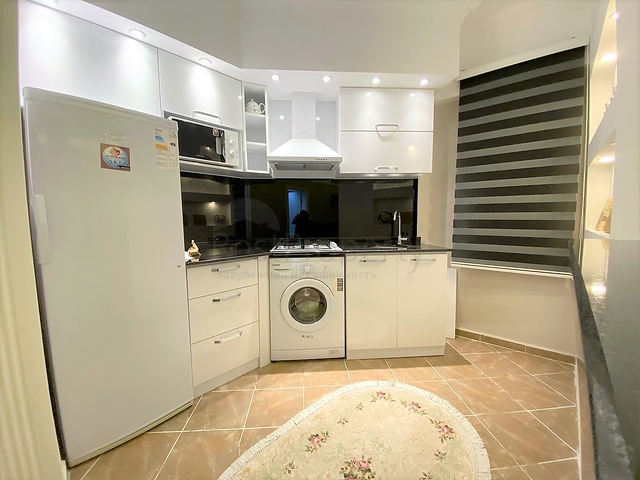 شقة غرفة وصالة - اكساء واثاث جديد - في منطقة حيوية - اوبا / الانيا 