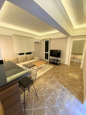 شقة غرفة وصالة - اكساء واثاث جديد - في منطقة حيوية - اوبا / الانيا 