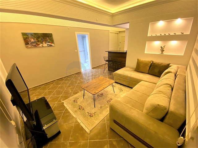 شقة غرفة وصالة - اكساء واثاث جديد - في منطقة حيوية - اوبا / الانيا 