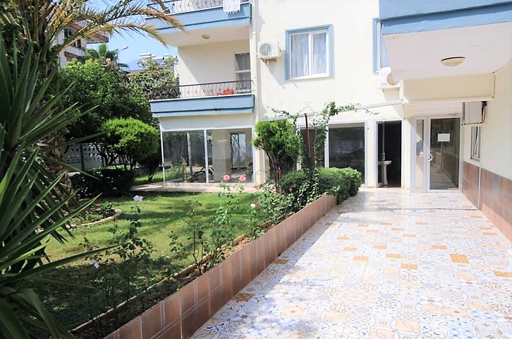 شقة غرفة وصالة - اكساء واثاث جديد - في منطقة حيوية - اوبا / الانيا 