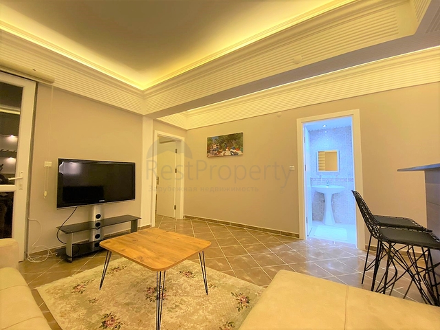 شقة غرفة وصالة - اكساء واثاث جديد - في منطقة حيوية - اوبا / الانيا 