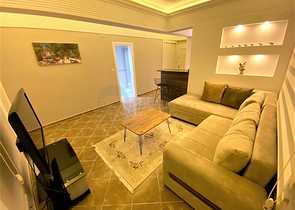 شقة غرفة وصالة - اكساء واثاث جديد - في منطقة حيوية - اوبا / الانيا 