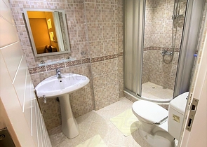 شقة غرفة وصالة - اكساء واثاث جديد - في منطقة حيوية - اوبا / الانيا 