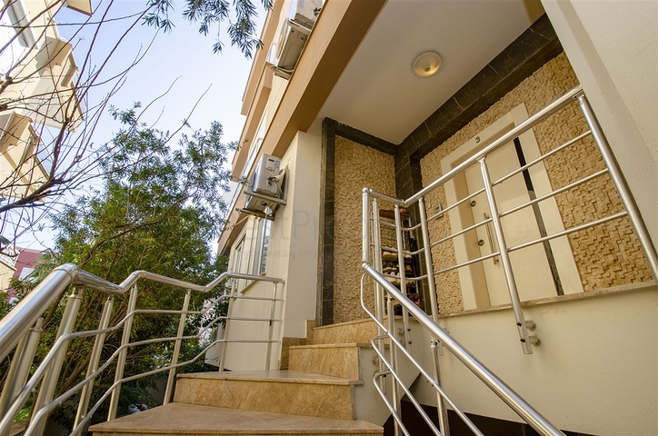 شقة 2 + 1 في ارابسو كونيالتي أنطاليا