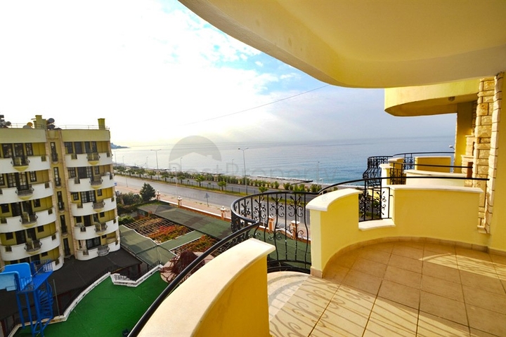 على البحر مباشرة - شقة 2 غرفة وصالة - في مهموتلار / الانيا 