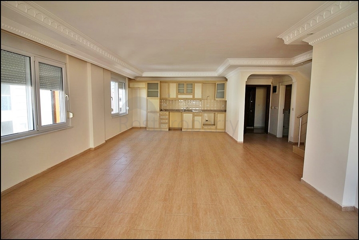 تراس واسع - سعر جيد - دوبلكس 4 غرف وصالة - قريبة من البحر في مهموتلار/ الانيا 