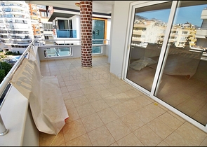 تراس واسع - سعر جيد - دوبلكس 4 غرف وصالة - قريبة من البحر في مهموتلار/ الانيا 