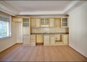 تراس واسع - سعر جيد - دوبلكس 4 غرف وصالة - قريبة من البحر في مهموتلار/ الانيا 