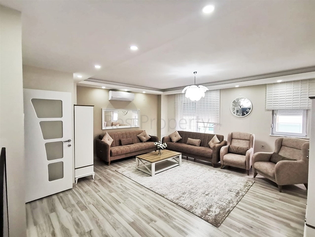 بنتهاوس واسع 4 + 1 مع أثاث في كونيالتي أنطاليا