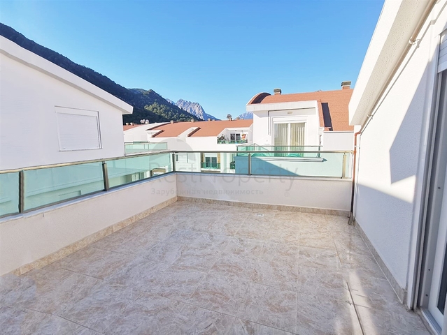 بنتهاوس واسع 4 + 1 مع أثاث في كونيالتي أنطاليا