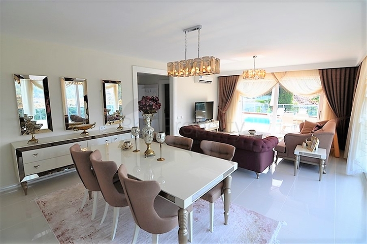 اطلالة بحر- فيلا مع مسبح خاص وساونا - أثاث فاخر -  كارجي جاك / الانيا 