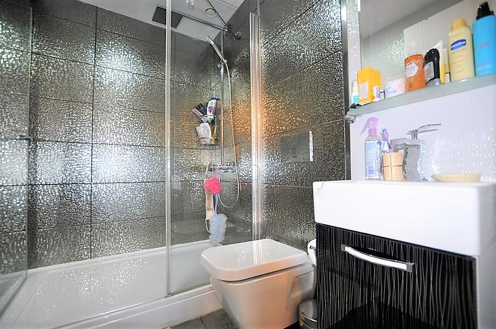 للراغبين بمنزل للعطلات - شقة غرفتين وصالة - ضمن مجمع 5نجوم -في الانيا 