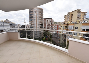 قريبة من البحر -شقة مفروشة - غرفتين وصالة -ضمن مجمع سكني -مهموتلار / الانيا 