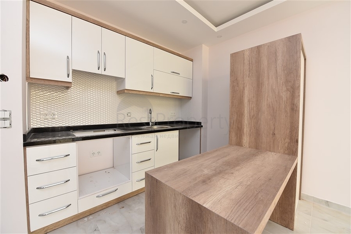 شقق ودوبلكس ضمن مجمع سكني حديث في الانيا / مهموتلار 